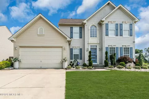 29 Tupelo Rd, Bayville, NJ 08721