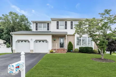 1 Trent Rd, Tinton Falls, NJ 07753