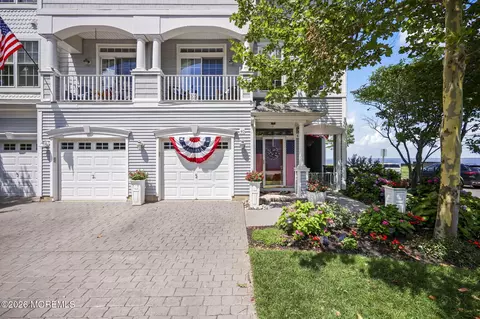 40 Skimmer Ln, Middletown, NJ 07758