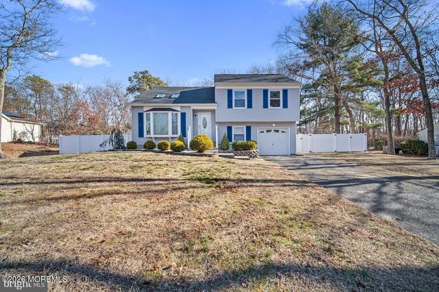 12 6th St, Barnegat, NJ 08005