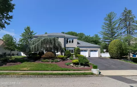 10 Mitchell Ct, Marlboro, NJ 07746