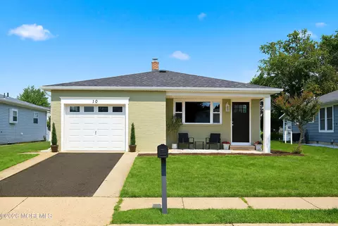 10 Seville Pl, Toms River, NJ 08757
