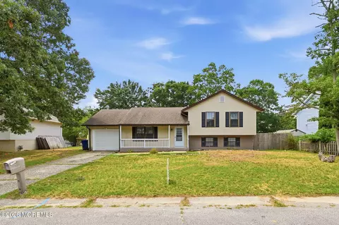 95 Hollybrook Dr, Little Egg Harbor, NJ 08087