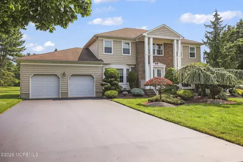 9 Nancy Rd, Marlboro, NJ 07746