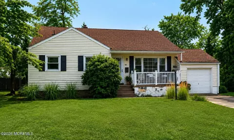 12 Arno St, Oakhurst, NJ 07755