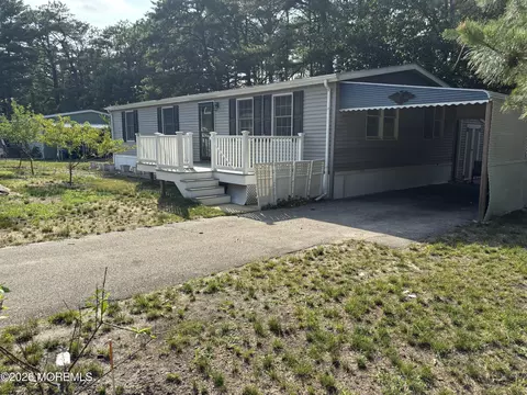 2 Martin Dr, Whiting, NJ 08759