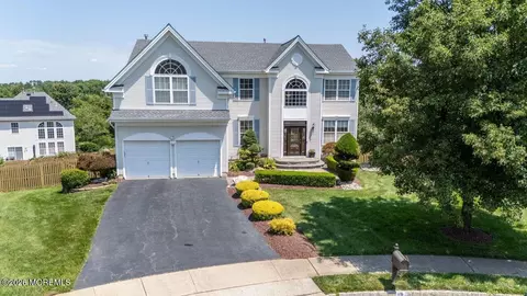 19 Pecan Valley Dr, Marlboro, NJ 07746