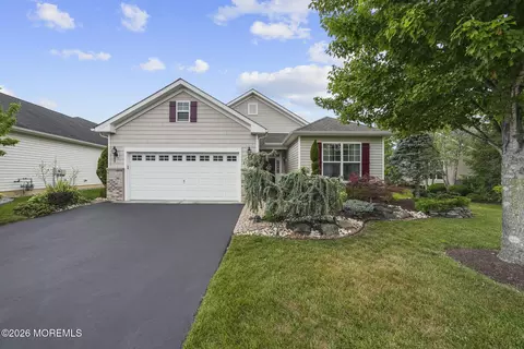 194 Wintergreen Dr, Manalapan, NJ 07726