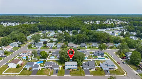 8 Petal Patch Trl, Howell, NJ 07731