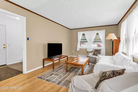 Living - 106 Pineway Dr, Forked River, NJ 08731 photo 4 of 4