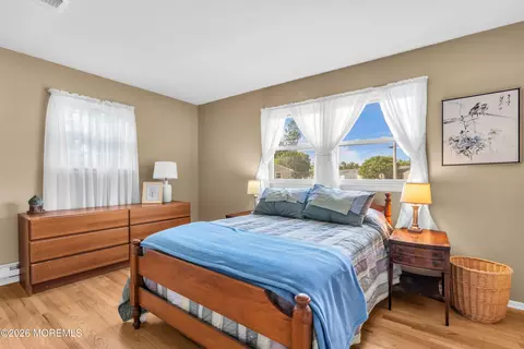 Bedroom - 106 Pineway Dr, Forked River, NJ 08731 photo 3 of 4
