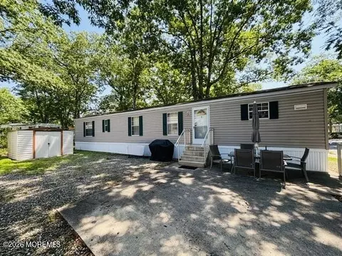 35 Roberts Rd, Toms River, NJ 08755