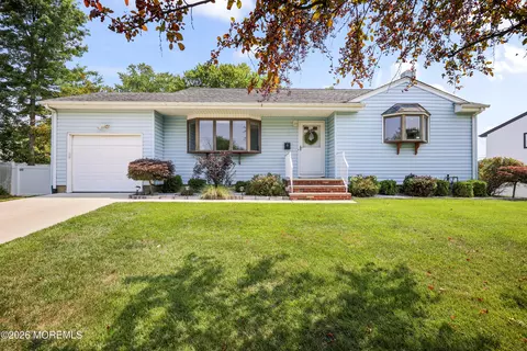 6 Forsgate Dr, Freehold, NJ 07728