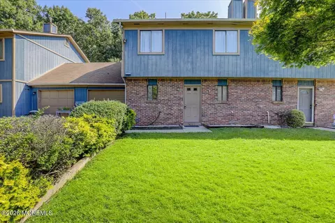 10 Seagull Ln, Howell, NJ 07731