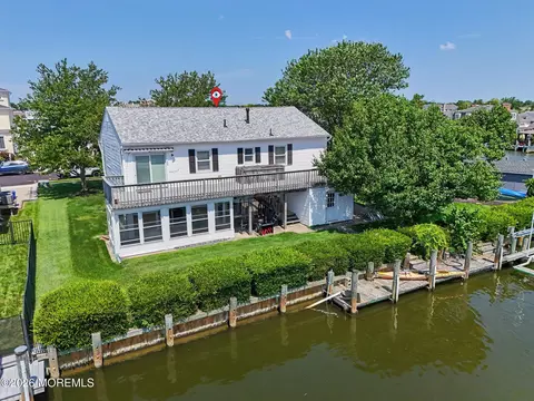 33 Freeman Ct, Toms River, NJ 08753