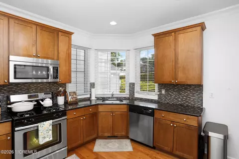 Kitchen - 16 Mariners Bnd, Brielle, NJ 08730 photo 3 of 4