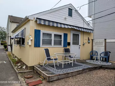 105 W Surf Way, Lavallette, NJ 08735