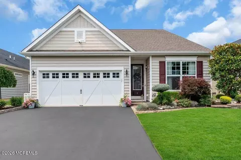 7 Festival Ct, Howell, NJ 07731