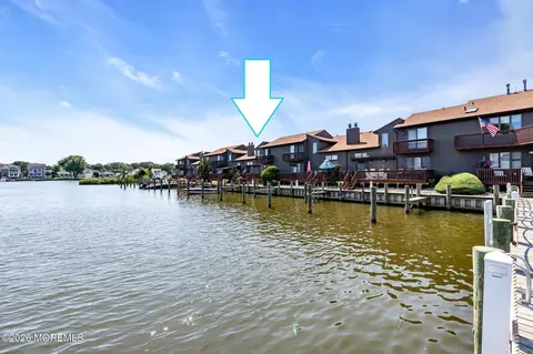 4 Sea Point Dr, Point Pleasant, NJ 08742