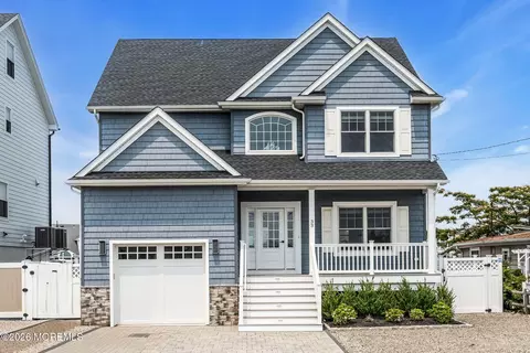 33 Amherst Dr, Bayville, NJ 08721
