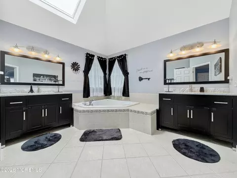 Bath - 15 Cedarview Ave, Jackson, NJ 08527 photo 2 of 5