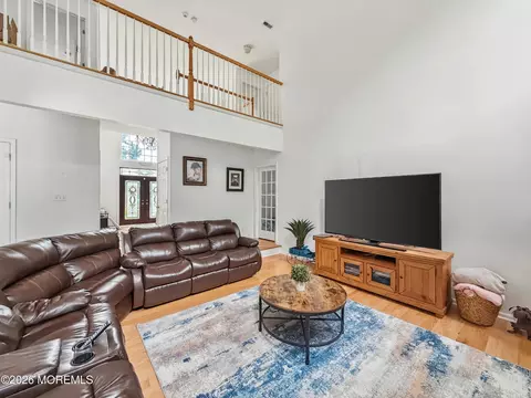 Living - 15 Cedarview Ave, Jackson, NJ 08527 photo 3 of 4