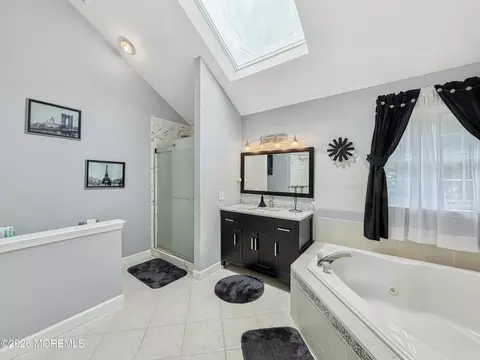 Bath - 15 Cedarview Ave, Jackson, NJ 08527 photo 3 of 5