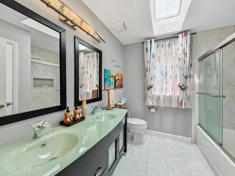 Bath - 15 Cedarview Ave, Jackson, NJ 08527 photo 4 of 5