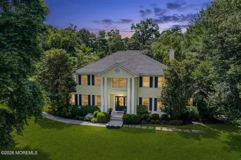 242 Williamsburg Dr, Shrewsbury, NJ 07702