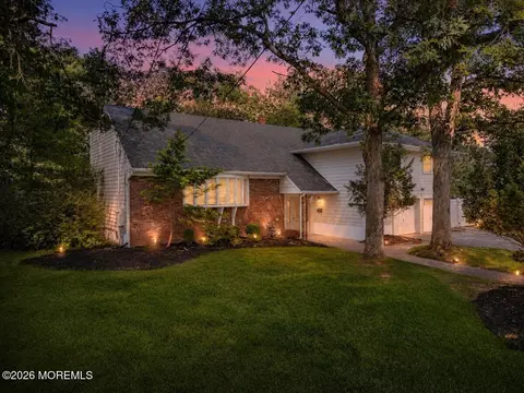 15 Moraine Rd, Edison, NJ 08820