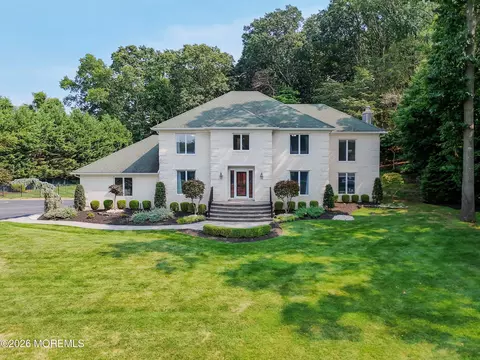 16 Woodhollow Dr, Holmdel, NJ 07733
