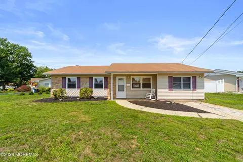 5 Forest Park Ter, Monroe, NJ 08831