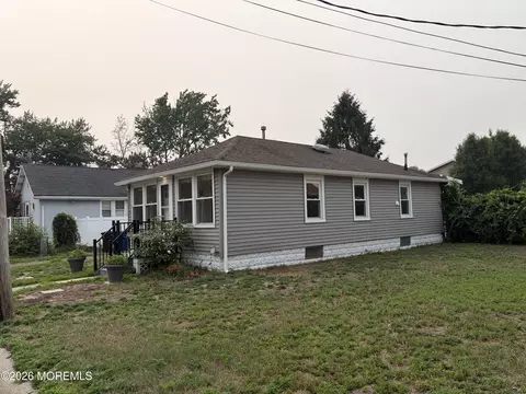 11 Cedar Ave, North Middletown, NJ 07748