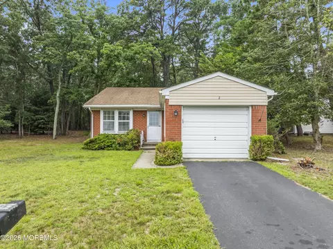 2 Mayflower Pl, Whiting, NJ 08759