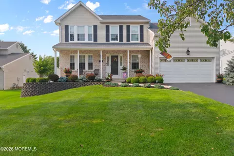 1076 White Oak Ct, Toms River, NJ 08753