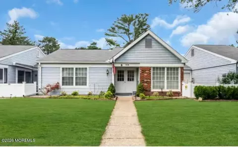 523 Huntington Dr #B, Manchester, NJ 08759