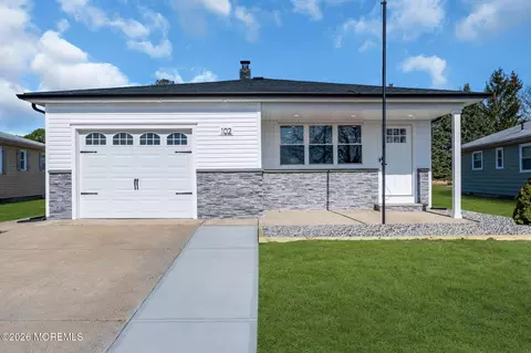 102 Bimini Dr, Toms River, NJ 08757