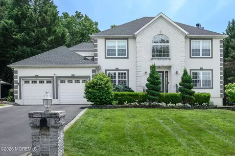 8 Cecilia Ct, Howell, NJ 07731