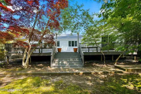 Exterior - 4 Bay Hill Rd, Leonardo, NJ 07737 photo 5 of 10