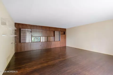Living - 4 Bay Hill Rd, Leonardo, NJ 07737 photo 2 of 3