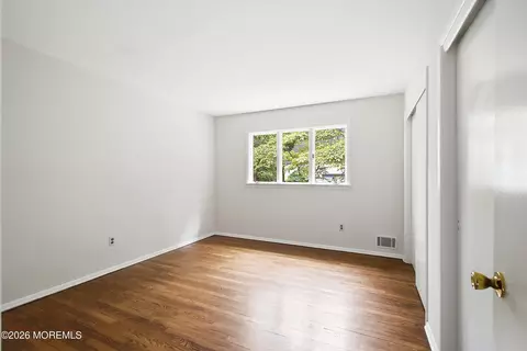 Bedroom - 4 Bay Hill Rd, Leonardo, NJ 07737 photo 2 of 3