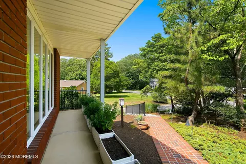 Exterior - 4 Bay Hill Rd, Leonardo, NJ 07737 photo 3 of 10
