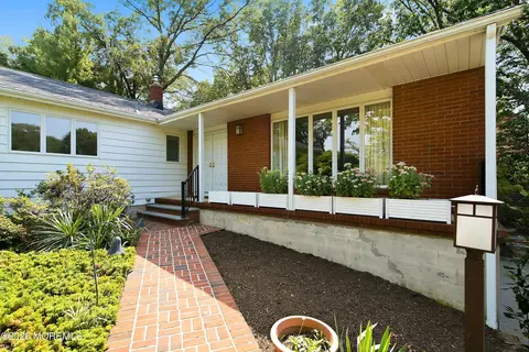 Exterior - 4 Bay Hill Rd, Leonardo, NJ 07737 photo 2 of 10