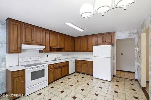 Kitchen - 4 Bay Hill Rd, Leonardo, NJ 07737 photo 2 of 3