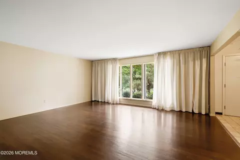 Living - 4 Bay Hill Rd, Leonardo, NJ 07737 photo 1 of 3