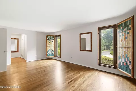 Living - 4 Bay Hill Rd, Leonardo, NJ 07737 photo 3 of 3