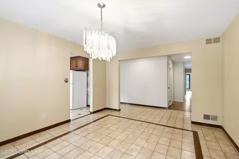 Dining - 4 Bay Hill Rd, Leonardo, NJ 07737 photo 2 of 2