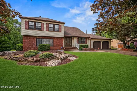 24 Cannonade Dr W, Marlboro, NJ 07726