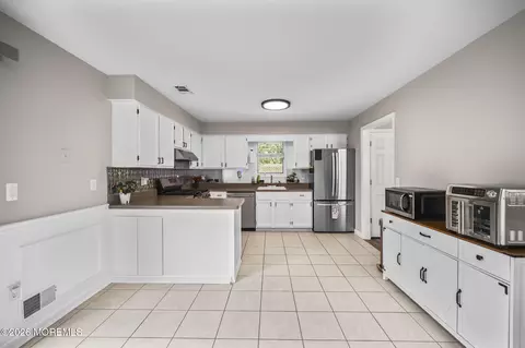 Kitchen - 522 Center St, Forked River, NJ 08731 photo 3 of 4
