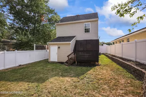 Exterior - 522 Center St, Forked River, NJ 08731 photo 4 of 8